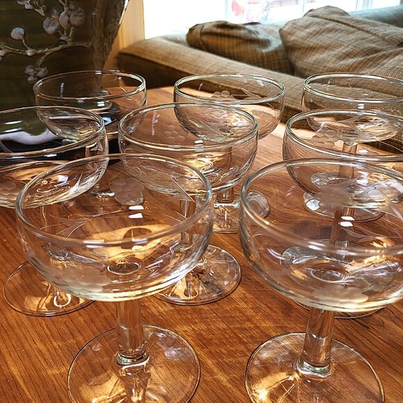 Set of 8 Vintage Etched Floral Champagne Coupe Glasses – Elegant Stemware 4.25" - Picture 9 of 12